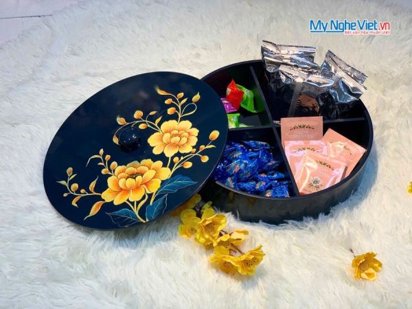 Hộp Mứt Tết Sơn Mài Mẫu Đơn Vinh Hoa 4 Ngăn Nền Xanh