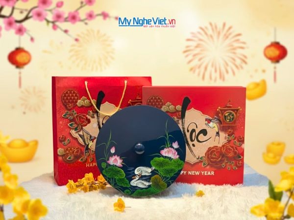 Hộp Mứt Tết Sơn Mài Sen Hồng Sum Vầy 4 Ngăn Nền Xanh