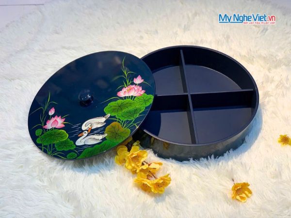 Hộp Mứt Tết Sơn Mài Sen Hồng Sum Vầy 4 Ngăn Nền Xanh