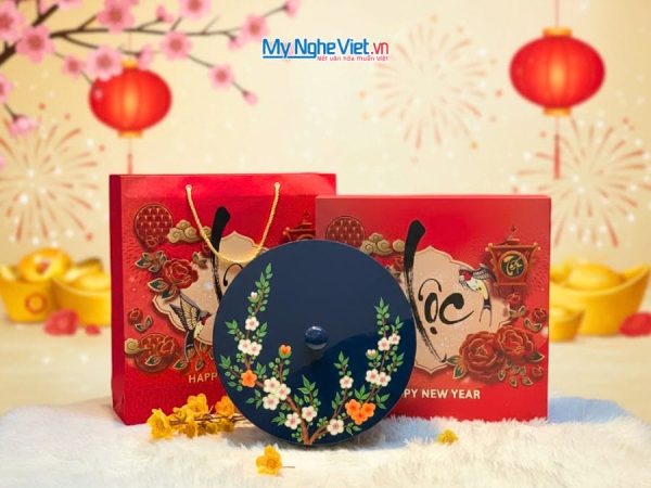 Hộp Mứt Tết Sơn Mài Lam Ngọc Mai Chi 4 Ngăn Nền Xanh