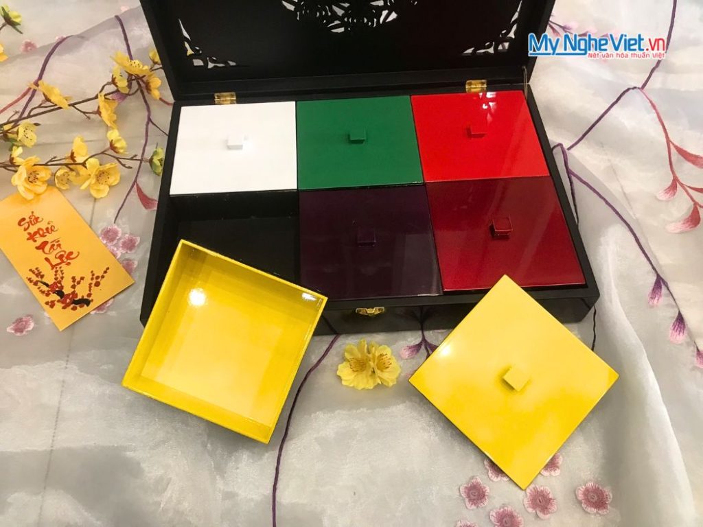 Hộp Mứt Tết Sơn Mài 6 Ngăn Có Khóa