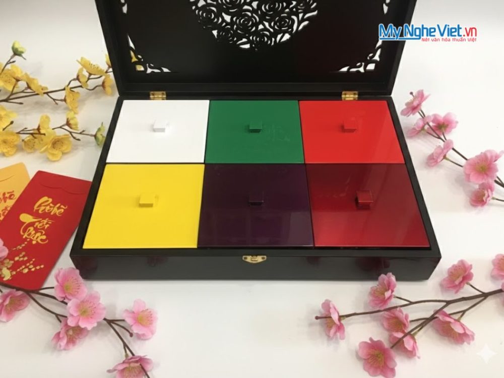 Hộp Mứt Tết Sơn Mài 6 Ngăn Có Khóa