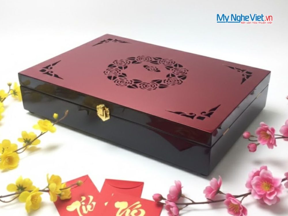 Hộp Mứt Tết Sơn Mài 6 Ngăn Có Khóa Đỏ Đô