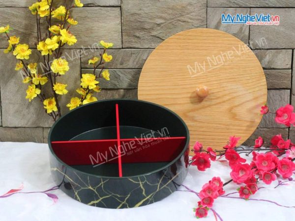 Hộp Mứt Tết Sơn Mài Tròn 4 Ngăn Khay Gỗ Nền Xanh