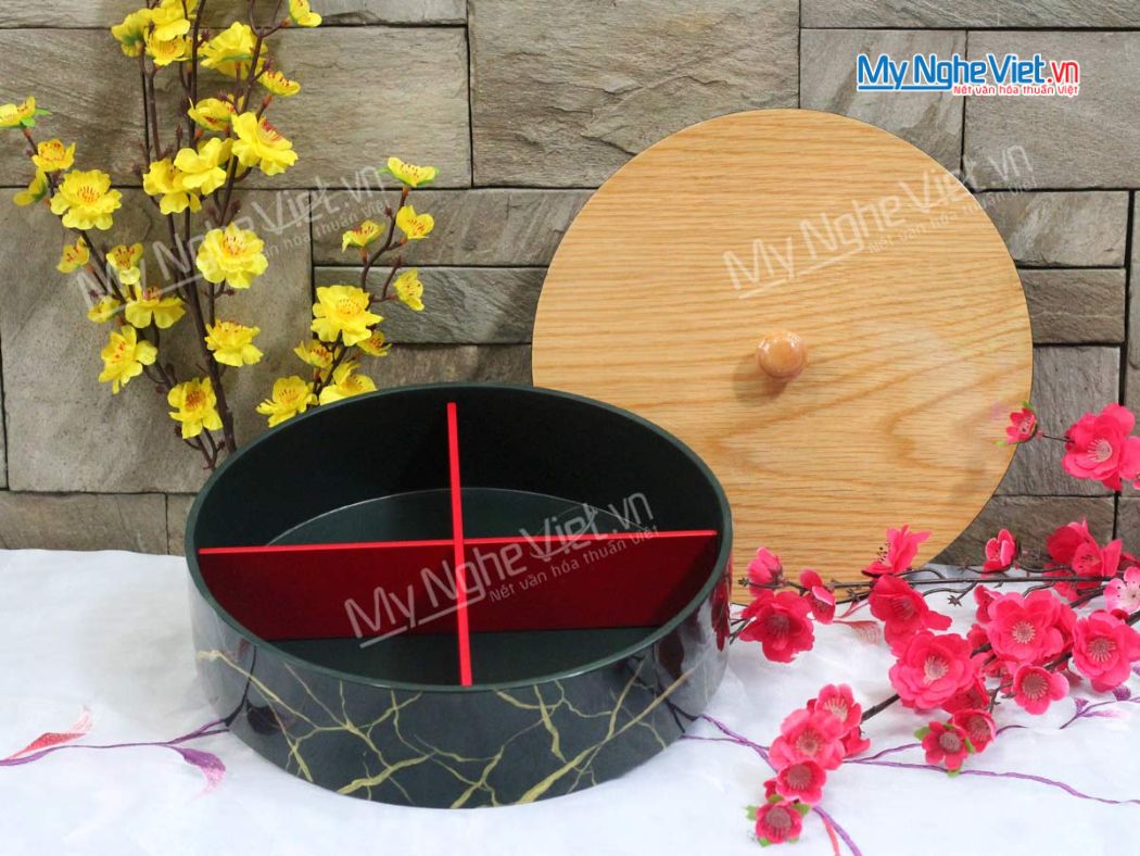 Hộp Mứt Tết Sơn Mài Tròn 4 Ngăn Khay Gỗ Nền Xanh