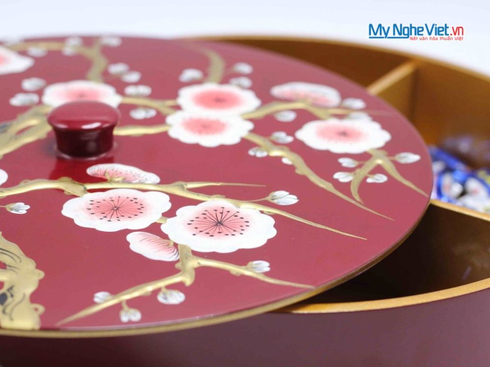 Hộp Mứt Tết Sơn Mài Tròn Họa Tiết Hoa Vẽ Nổi