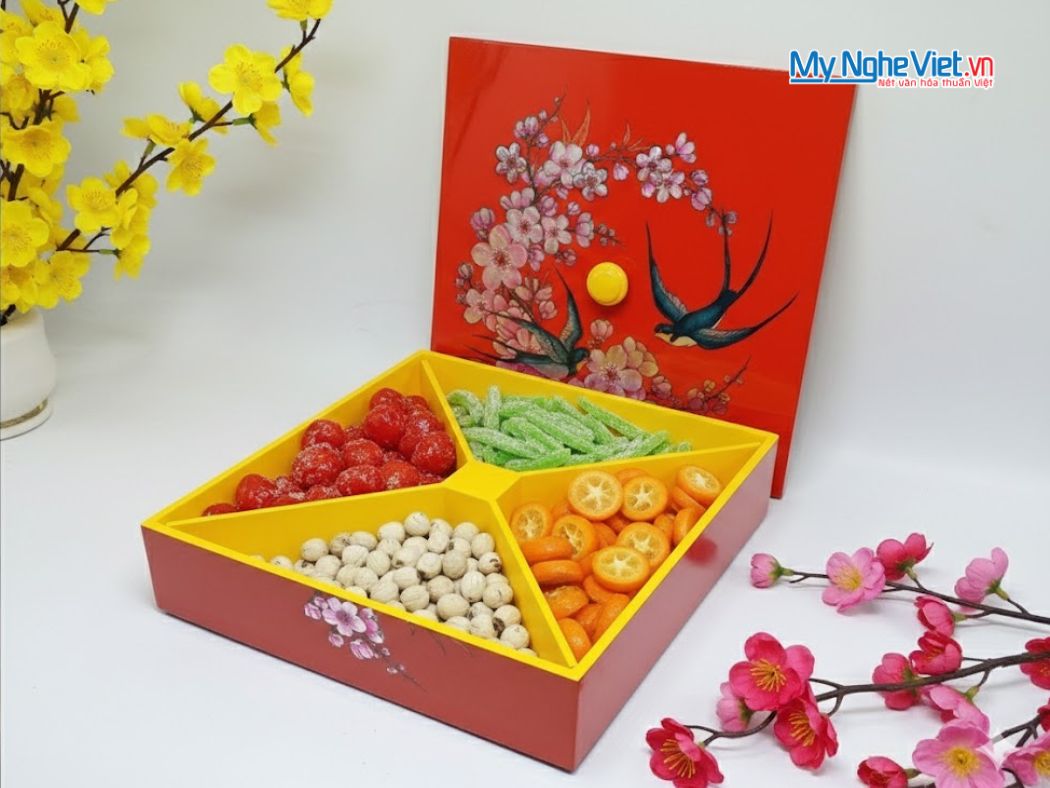 Hộp Mứt Tết Sơn Mài Vuông Én Nền Đỏ Cẩn Ốc Nền Đỏ