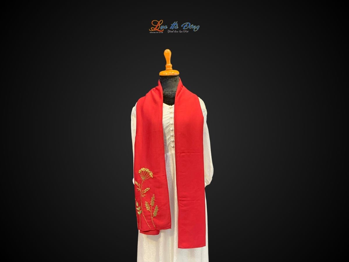 Khăn lụa đũi thêu tay đỏ Lụa Hà Đông 45x180 LNLT45180/3 - Ảnh 2