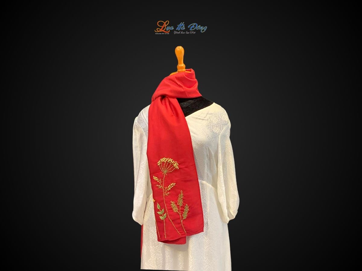 Khăn lụa đũi thêu tay đỏ Lụa Hà Đông 45x180 LNLT45180/3 - Ảnh 3