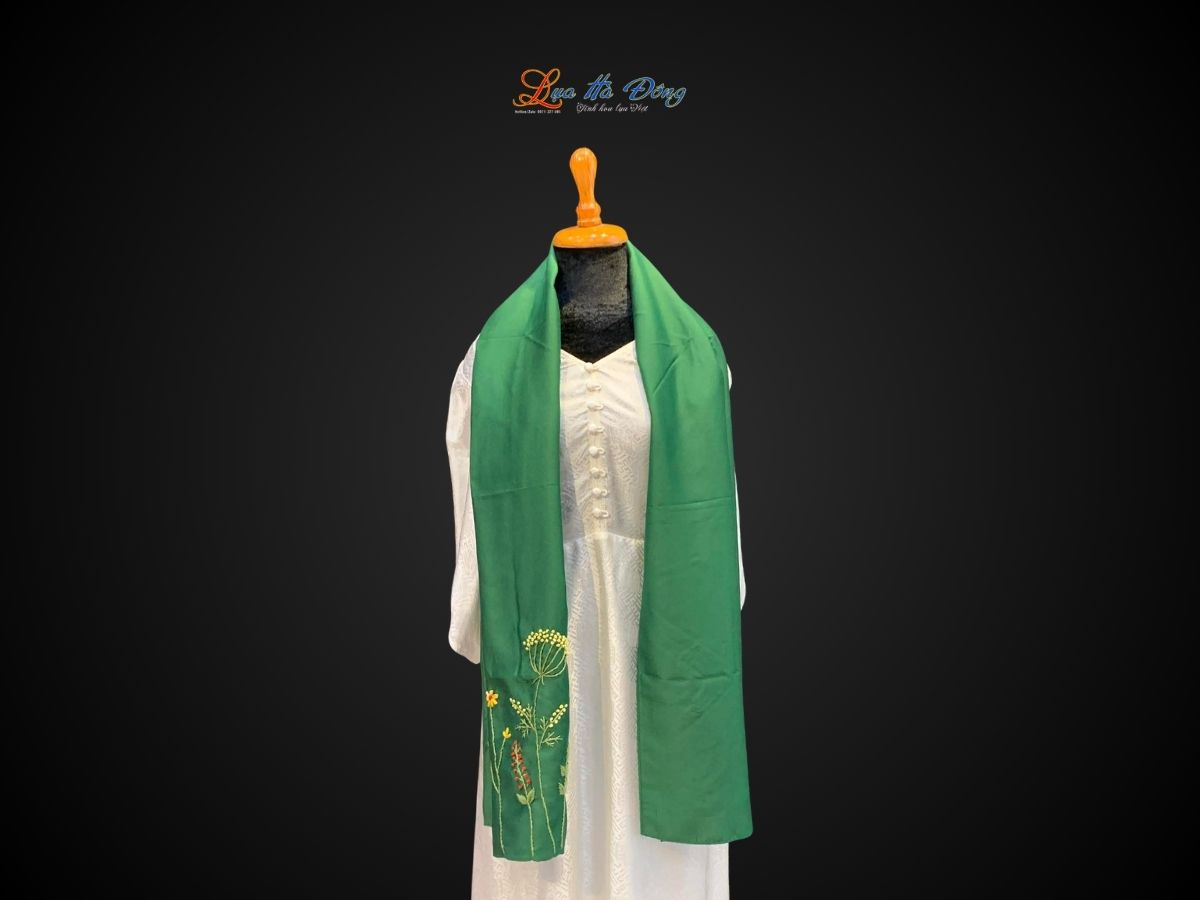 Khăn lụa đũi thêu tay xanh rêu Lụa Hà Đông 45x180 LNLT45180/5 - Ảnh 3
