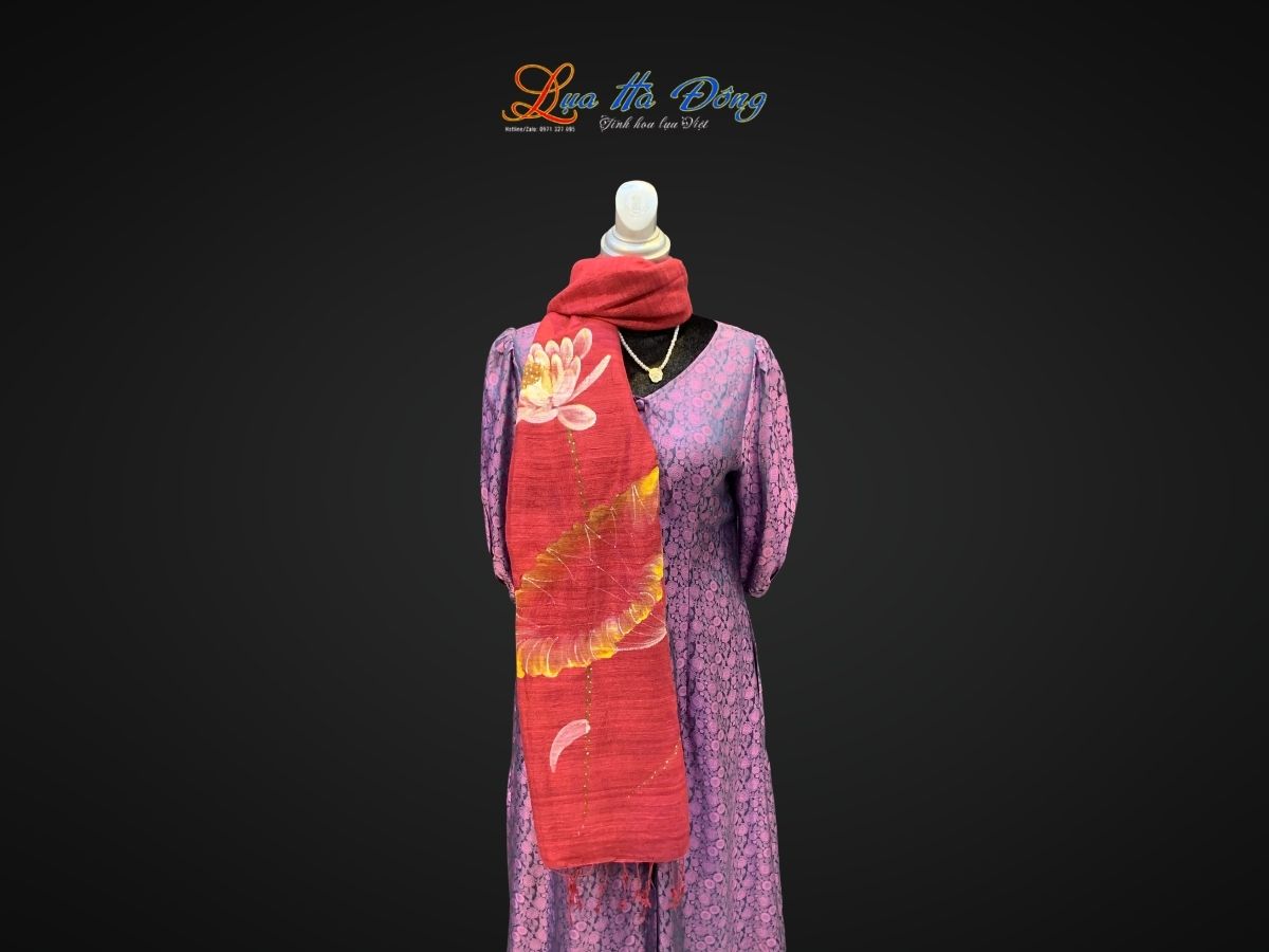 Khăn lụa Đũi đỏ mận vẽ sen 100% silk 80x180 tua rua KLTA80180/8 - Ảnh 3