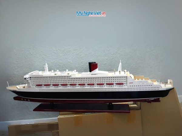 Mô hình du thuyền Queen Mary 2