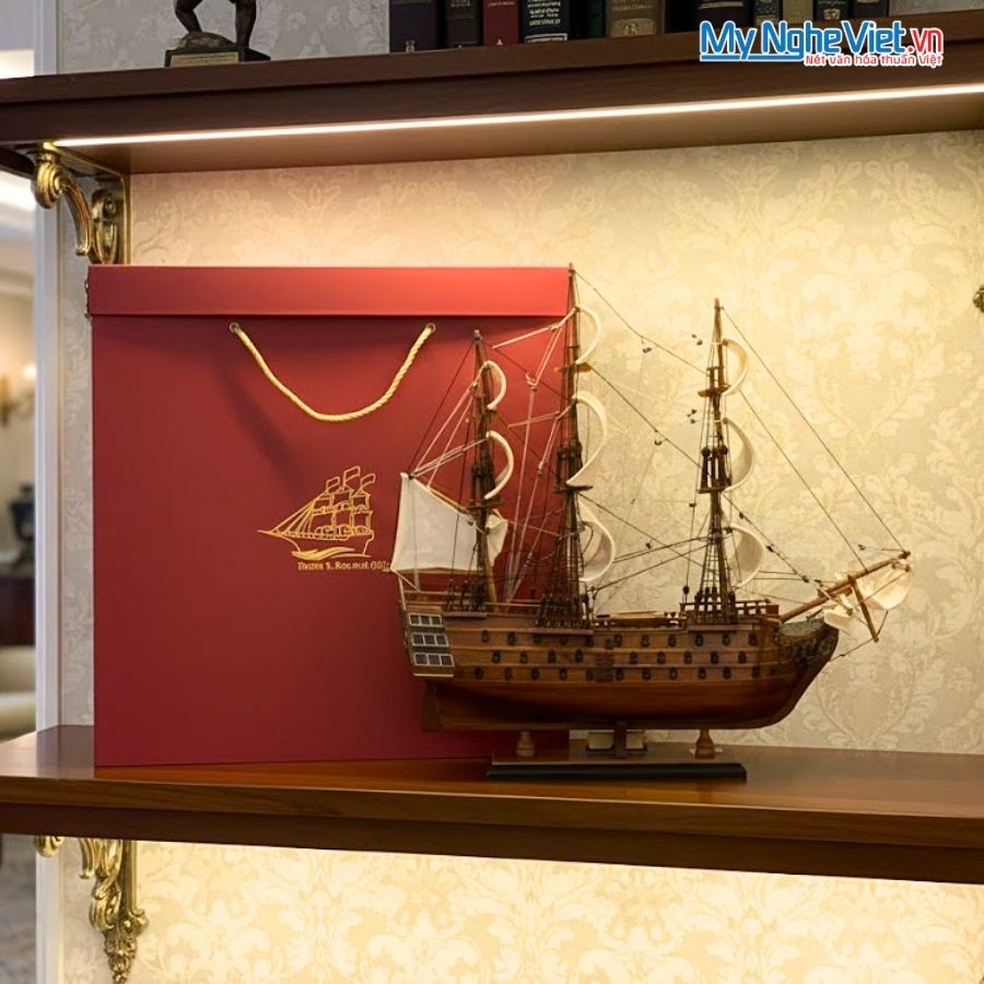 Mô hình tàu chiến mạnh mẽ