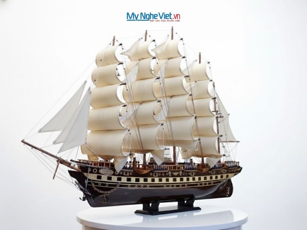 Mô hình thuyền buồm gỗ phong thủy France II gỗ đen