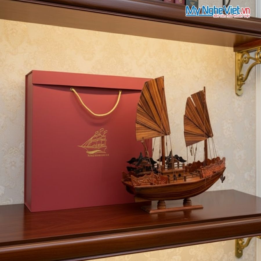 Mô hình tàu thuyền trang trí