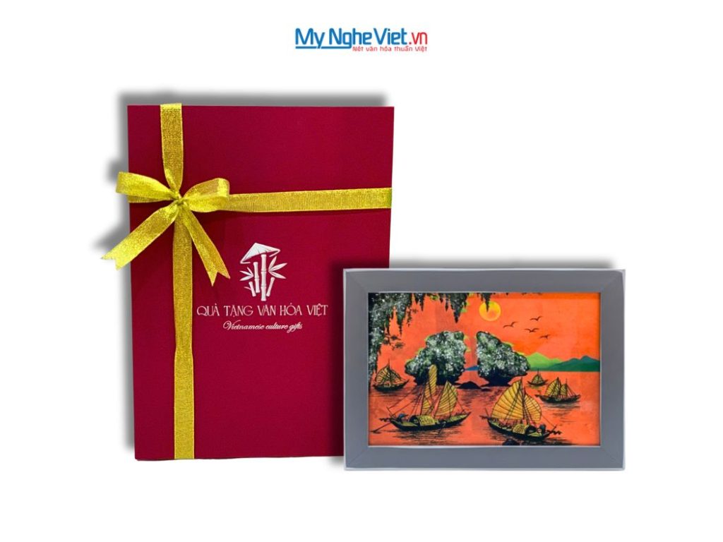 Tranh Sơn Mài Phong Cảnh Vịnh Hạ Long Dát Lá Bạc Và Hộp Quà Tặng Cao Cấp