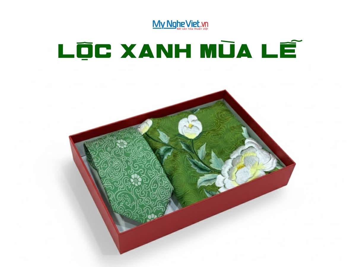 Set quà giáng sinh: Khăn lụa và cà vạt lụa tơ tằm - LỘC XANH MÙA LỄ - Ảnh 2