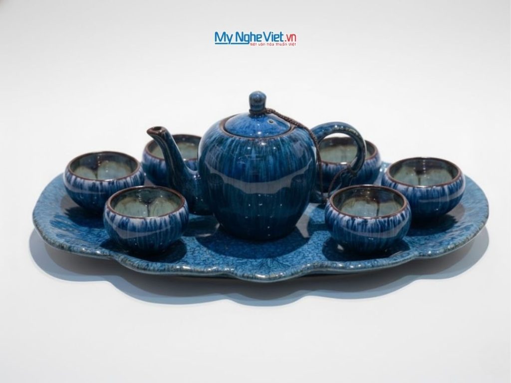 Bộ bình trà dáng đà điểu quai sứ men hỏa biến xanh lòng khay xếp