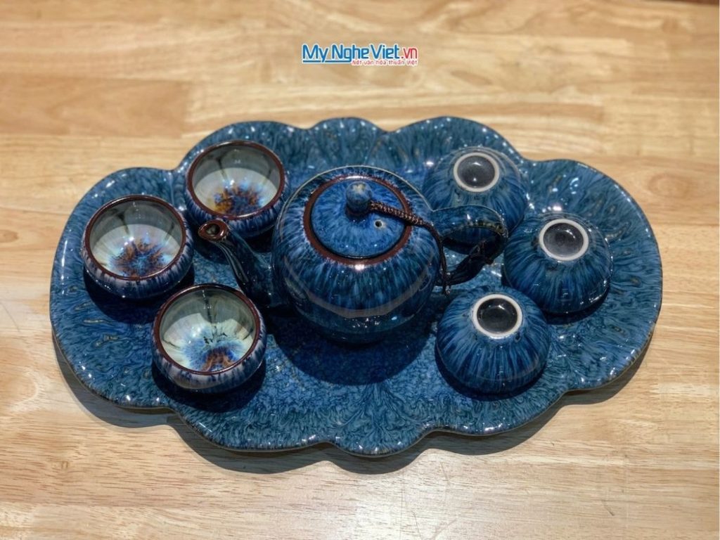 Bộ bình trà dáng đà điểu quai sứ men hỏa biến xanh lòng khay xếp
