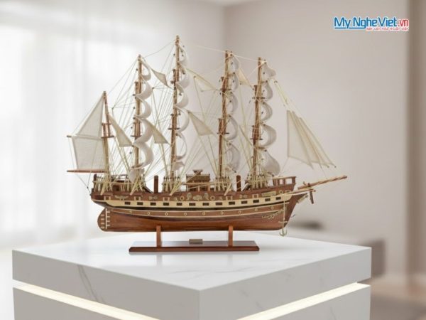 Mô Hình Tàu Chở Hàng France II Gỗ Đỏ