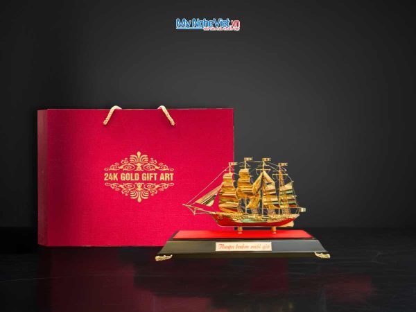 Mô Hình Thuyền Dát Vàng 24K - Thuyền Thuận Buồm Xuôi Gió