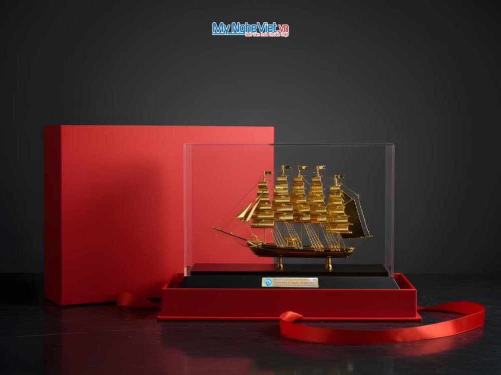 Mô Hình Thuyền Dát Vàng 24K - Thuyền Thuận Buồm Xuôi Gió