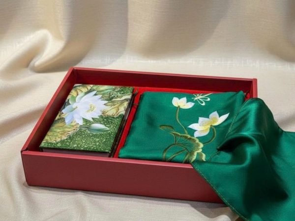 Bộ Quà Tặng Tết Ngọc Liên Kiêu Sa