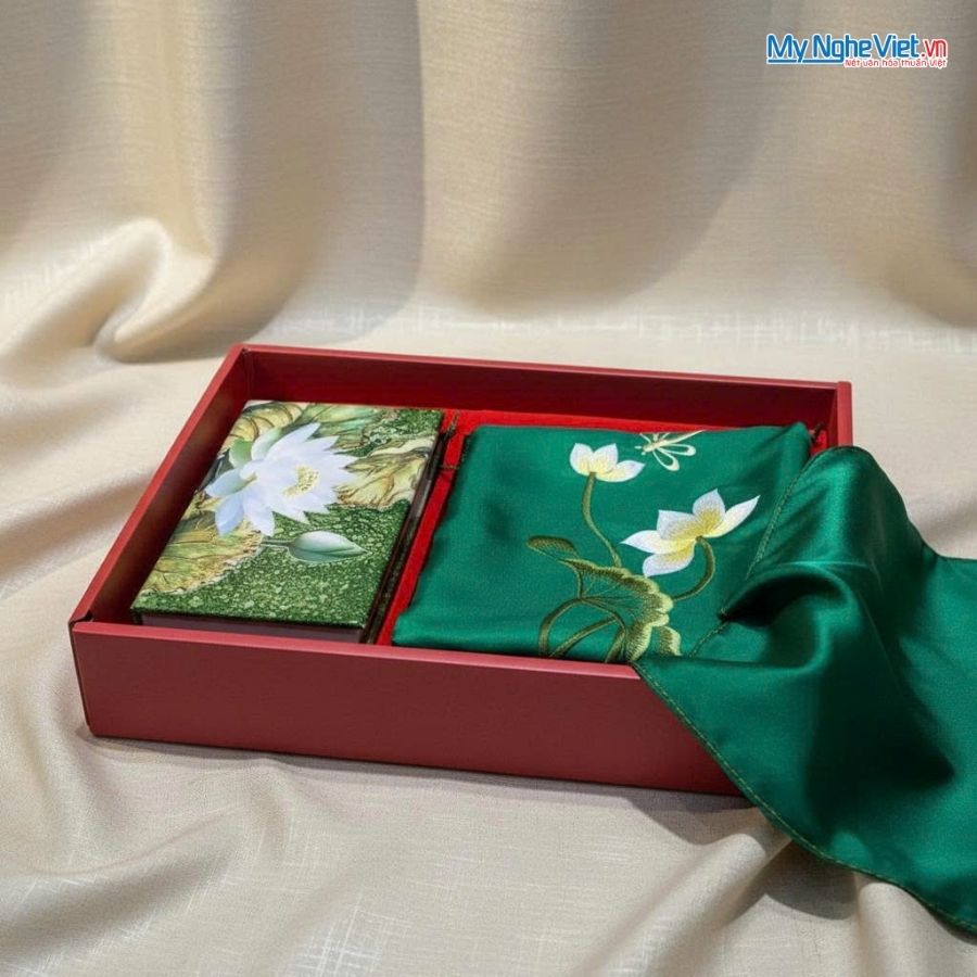Bộ Quà Tặng Tết Ngọc Liên Kiêu Sa