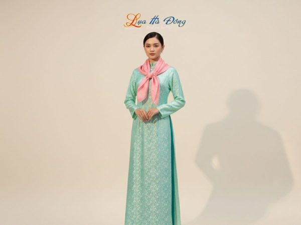 Khăn Lụa Vuông Tơ Tằm Thêu Hoa Sen Họa Tiết Hoa Cúc Hồng Phấn