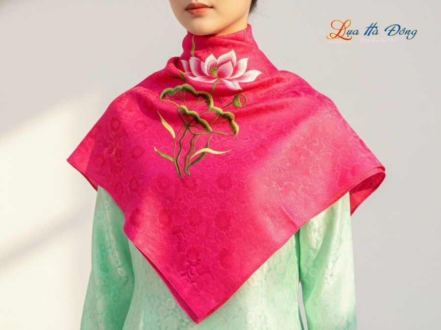 Khăn Lụa Vuông Tơ Tằm Thêu Hoa Sen Họa Tiết Hoa Cúc Màu Hồng Sen