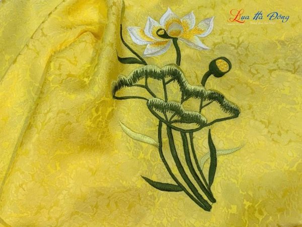 Khăn Lụa Vuông Tơ Tằm Thêu Hoa Sen Họa Tiết Hoa Cúc Vàng Tươi