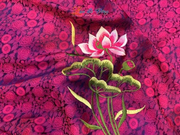 Khăn Lụa Vuông Tơ Tằm Thêu Hoa Sen Họa Tiết Hồng Thọ Màu Tím