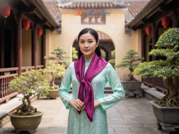 Khăn Lụa Vuông Tơ Tằm Thêu Hoa Sen Họa Tiết Hồng Thọ Màu Tím Khăn Lụa Vuông Tơ Tằm Thêu Hoa Sen Họa Tiết Hồng Thọ Màu Tím