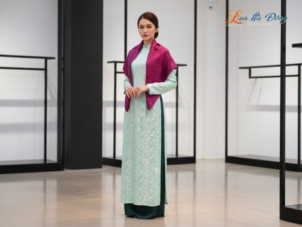 Khăn Lụa Vuông Tơ Tằm Thêu Hoa Sen Họa Tiết Hồng Thọ Màu Tím