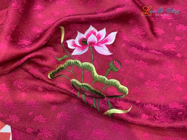 Khăn Lụa Vuông Tơ Tằm Thêu Hoa Sen Họa Tiết Sen Dây Màu Tím Hồng