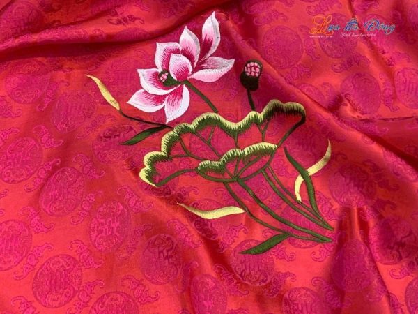 Khăn Lụa Vuông Tơ Tằm Thêu Hoa Sen Họa Tiết Thọ Dơi Màu Hồng