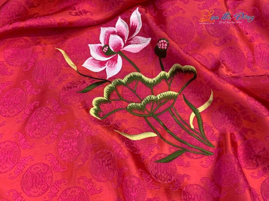Khăn Lụa Vuông Tơ Tằm Thêu Hoa Sen Họa Tiết Thọ Dơi Màu Hồng