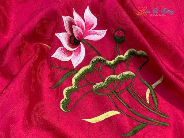 Khăn Lụa Vuông Tơ Tằm Thêu Hoa Sen Họa Tiết Trống Đồng Màu Hồng