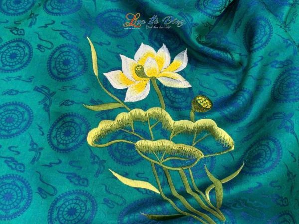 Khăn Lụa Vuông Tơ Tằm Thêu Hoa Sen Họa Tiết Trống Đồng Xanh Dương