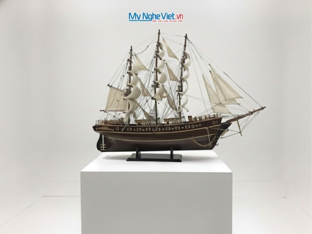 Mô hình tàu chở hàng Cutty Sark đen
