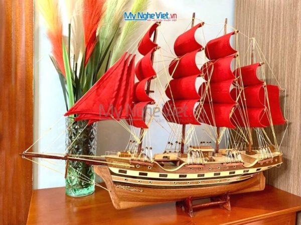 Mô hình thuyền buồm phong thủy France II (Thân 60cm) buồm đỏ