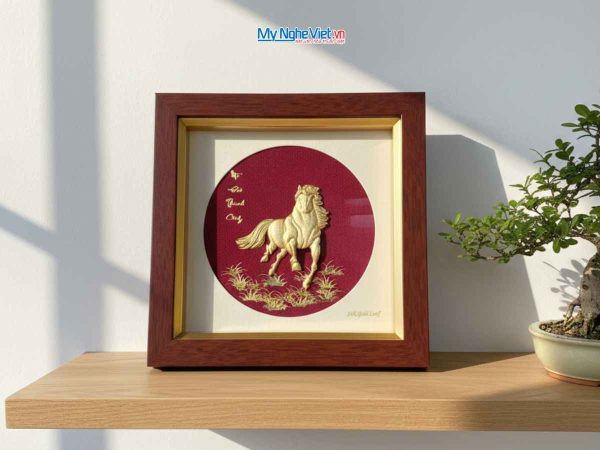Tranh Đồng Mạ Vàng 24K Mã Đáo Thành Công Nền Đỏ - Quà Tết Bính Ngọ 2026 (20x20cm)