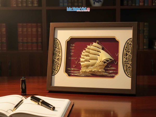 Tranh thuận buồm dát vàng để bàn 24k 27x34cm + Hộp xilot đỏ - MNVHD04.8