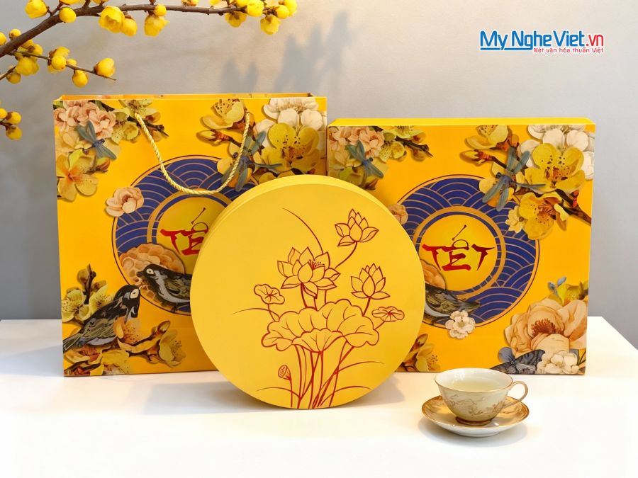 Hộp Mứt Tết Sơn Mài Liên Hoa Khai Xuân 5 Ngăn Màu Vàng