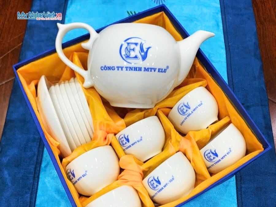 Bình trà in logo - Quà tặng cổ đông 2026