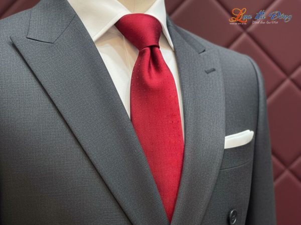 Cà vạt lụa tơ tằm họa tiết chấm bi đỏ