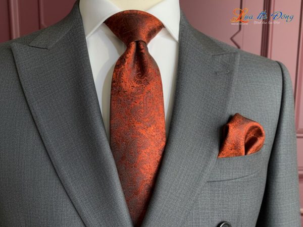 Cà vạt lụa tơ tằm họa tiết đuôi công cam