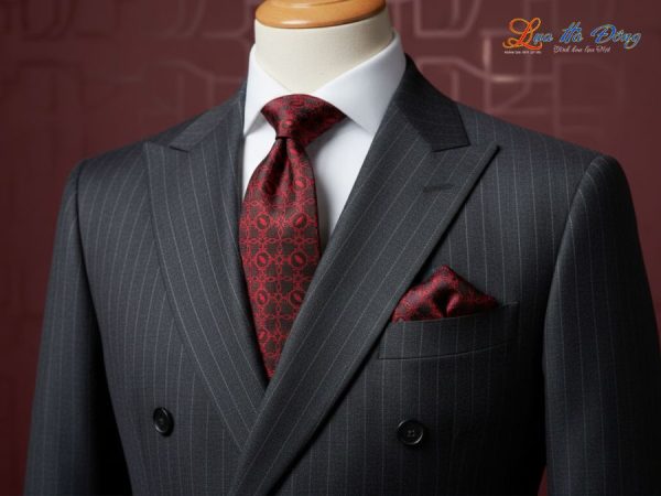 Cà vạt lụa tơ tằm họa tiết hoa bốn cánh đỏ