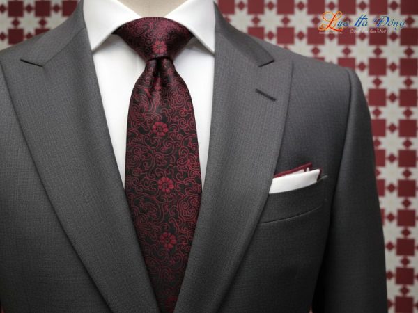 Cà vạt lụa tơ tằm họa tiết hoa mai đỏ