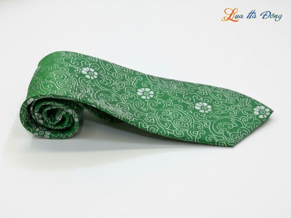 Cà vạt lụa tơ tằm họa tiết hoa mai xanh lá
